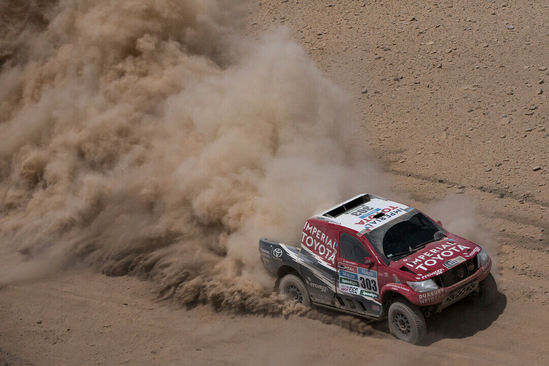 Der Toyota von de Villiers und von Zitzewitz während der neunten Etappe in Chile