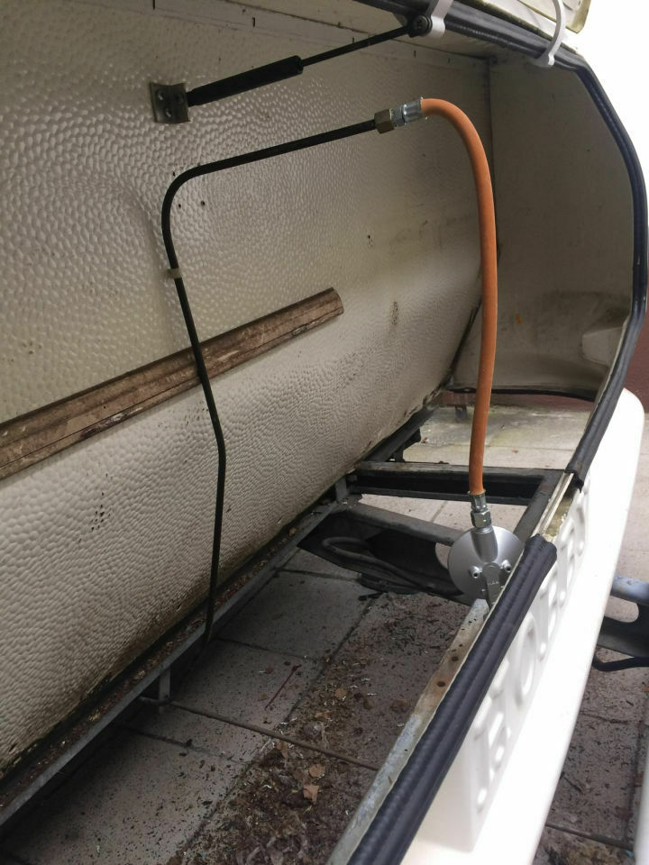 Deichselkastenboden durchgefault! Kein TÜV, wie reparieren?