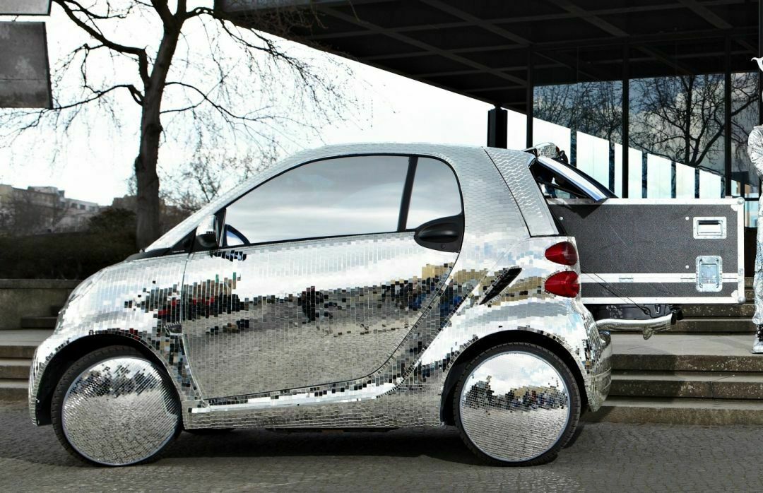 Disco Smart vor Neuer Nationalgalerie