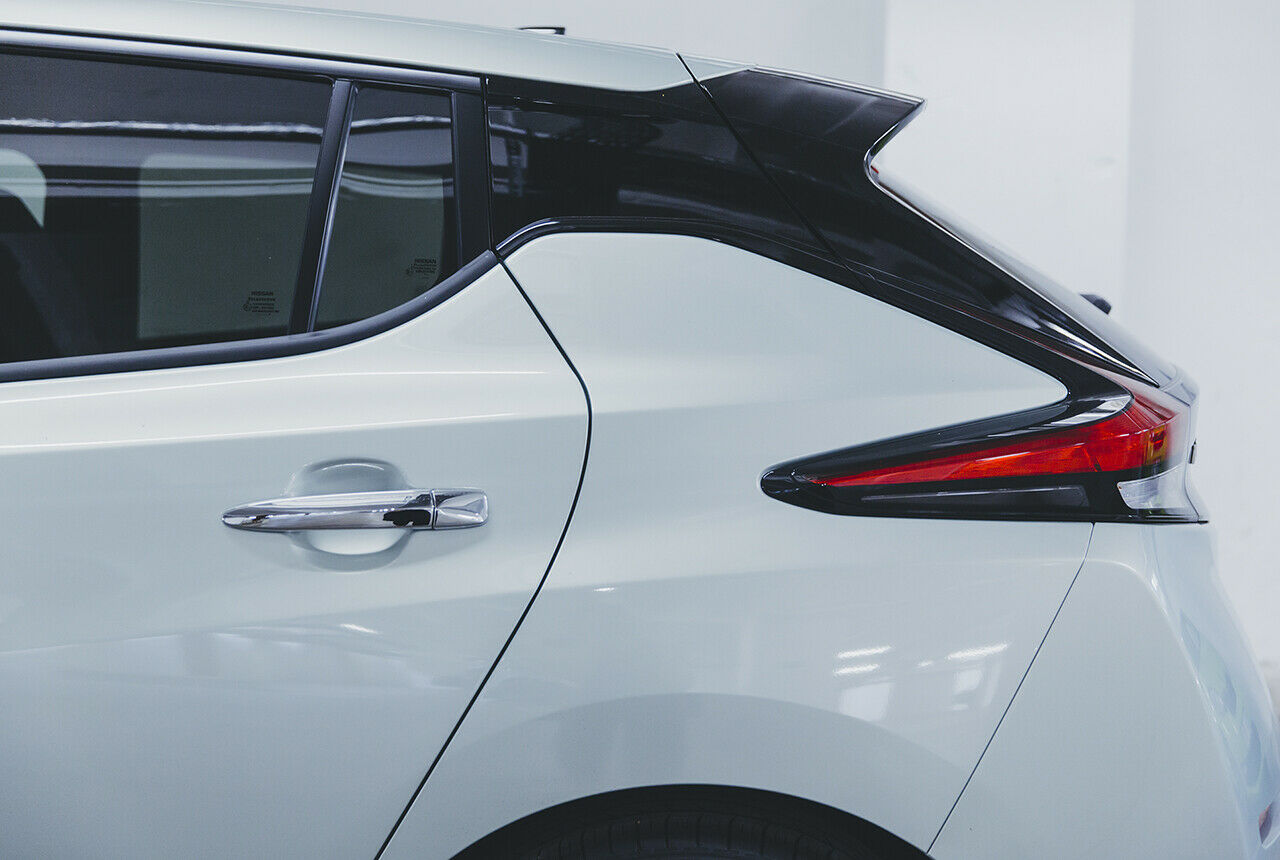 Die C-Säule unterbricht Nissan optisch, um das Dach des Leaf "schweben" zu lassen