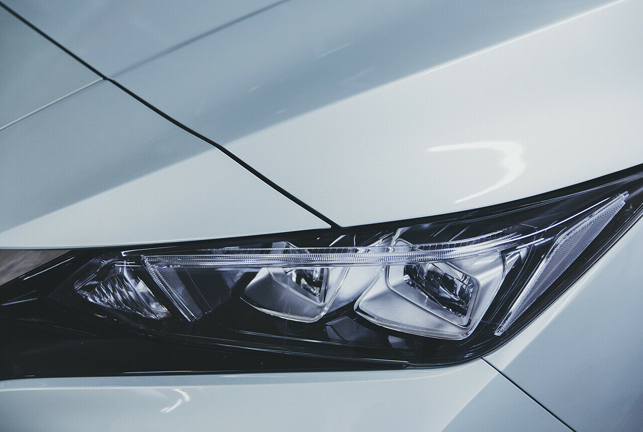 Beim Nissan Leaf Tekna sind die LED-Scheinwerfer serienmäßig, für die Ausstattung N-Connecta gibt es sie gegen Aufpreis (550 Euro)