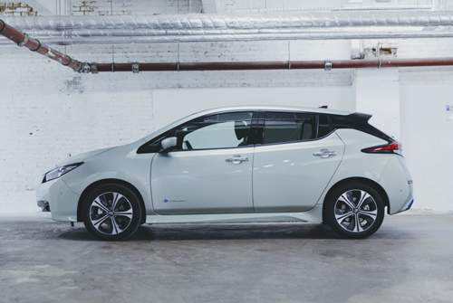 Der Nissan Leaf misst 4,49 Meter in der Länge, der Radstand beträgt 2,70 Meter