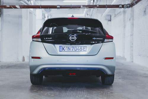 Den Unterboden verkleidet Nissan weitreichend, um die Aerodynamik zu optimieren