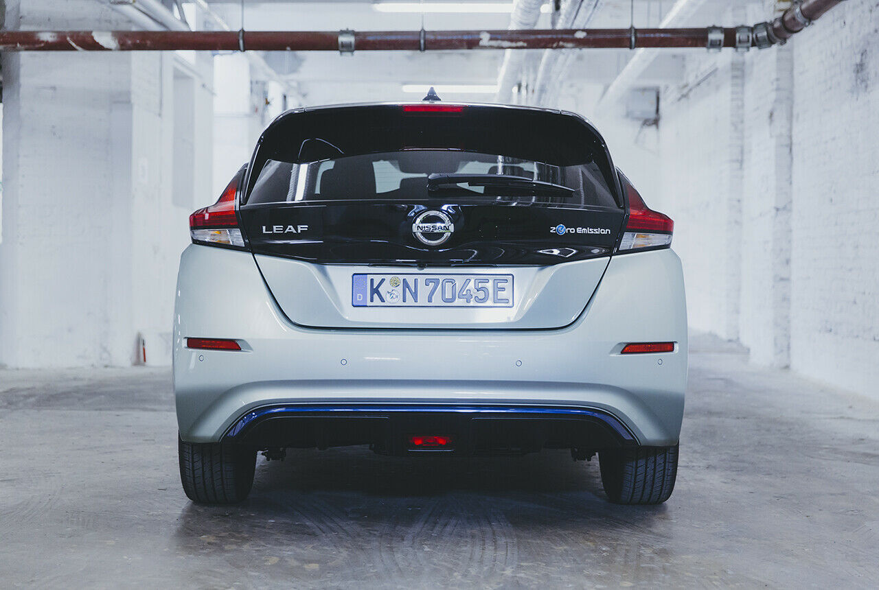 Den Unterboden verkleidet Nissan weitreichend, um die Aerodynamik zu optimieren
