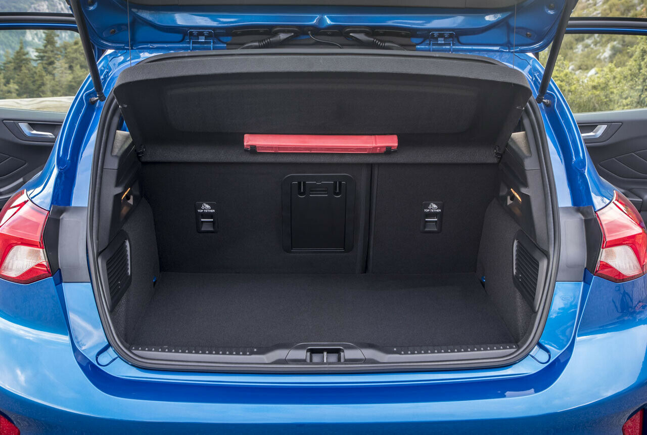 Der neue Ford Focus kann als Fünftürer 375 bis 1.354 Liter Gepäck in den Kofferraum laden
