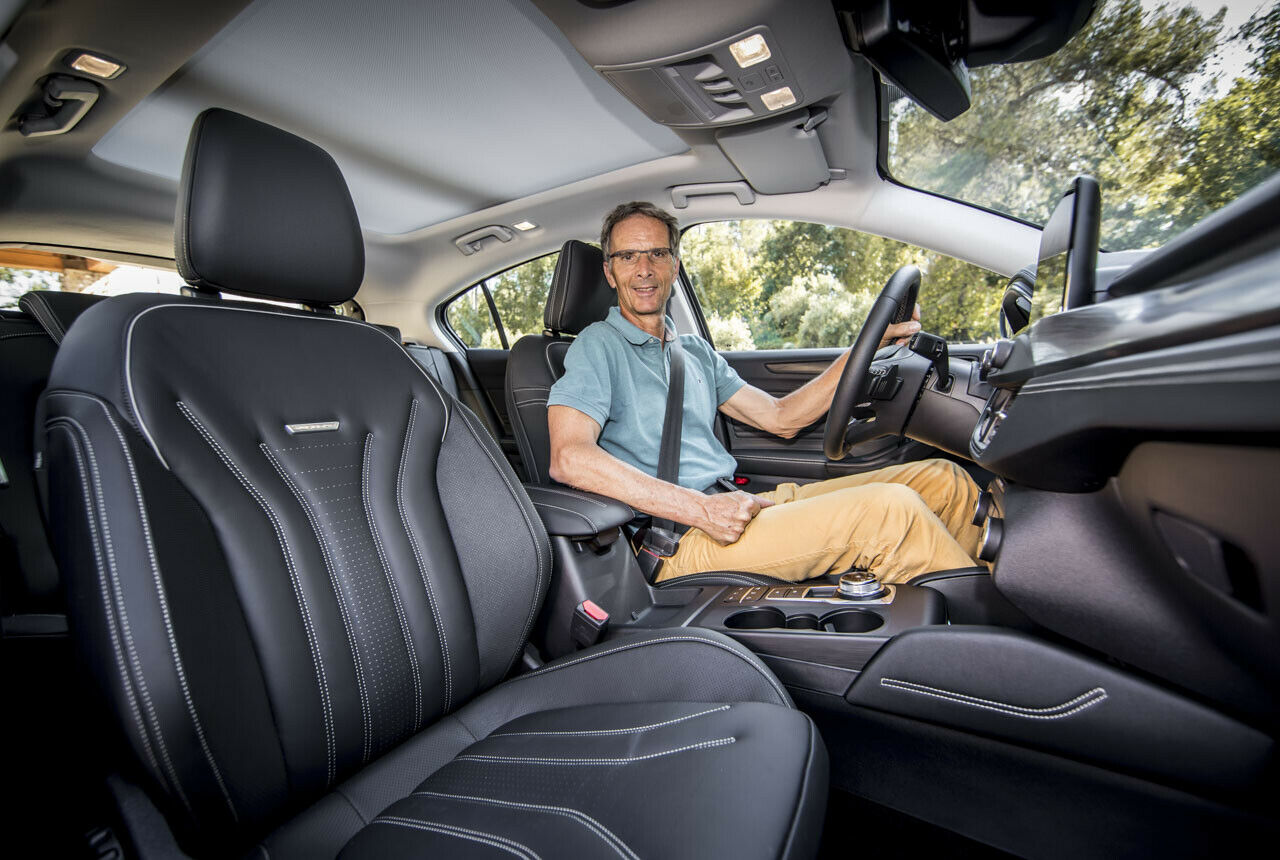 Viel Leder und doppelte Kontrastnähte helfen dem Ambiente im Ford Focus - jedenfalls in der Vignale-Ausstattung