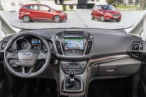 Der große Touchscreen im neuen C-Max passt nicht so recht auf das Armaturenbrett