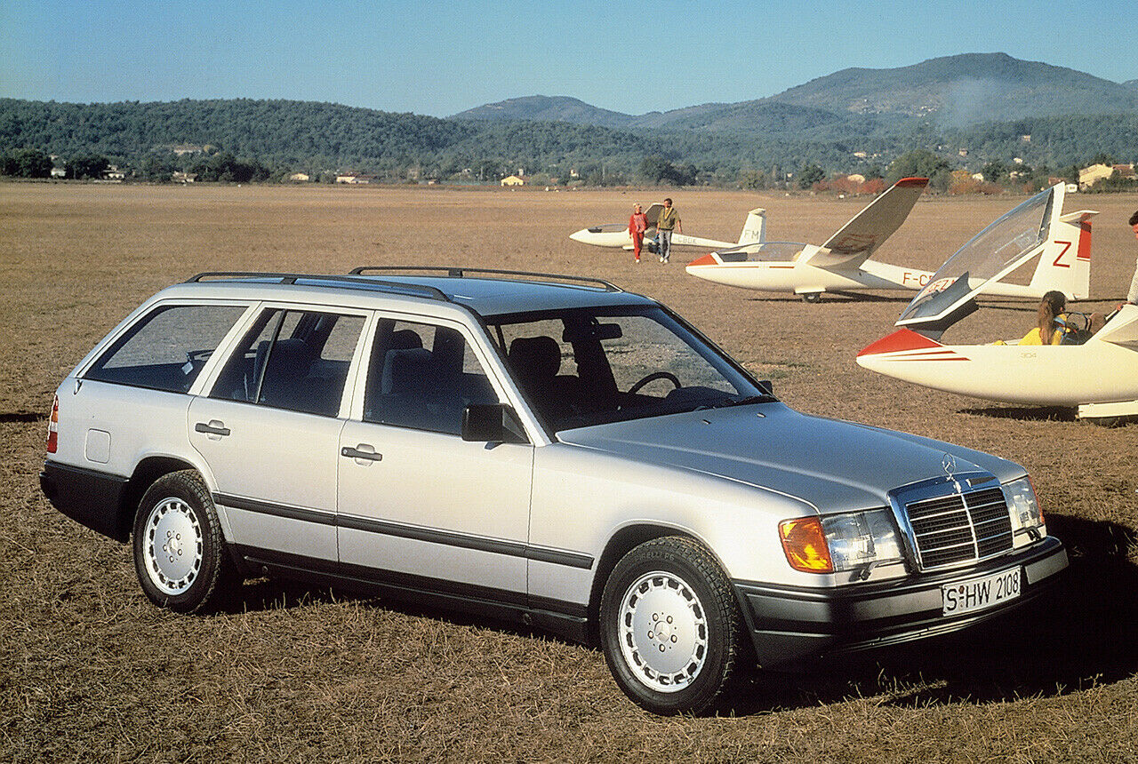 Ersatzteile für Old- und Youngtimer wie den Mercedes 300 TE der Baureihe 124 werden knapp, beklagen Fans