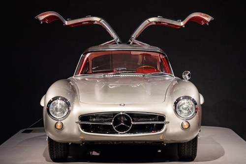 Wer einen sündhaft teuren Flügeltürer Mercedes 300 SL besitzt, muss sich um die Ersatzteilversorgung keine Sorgen machen