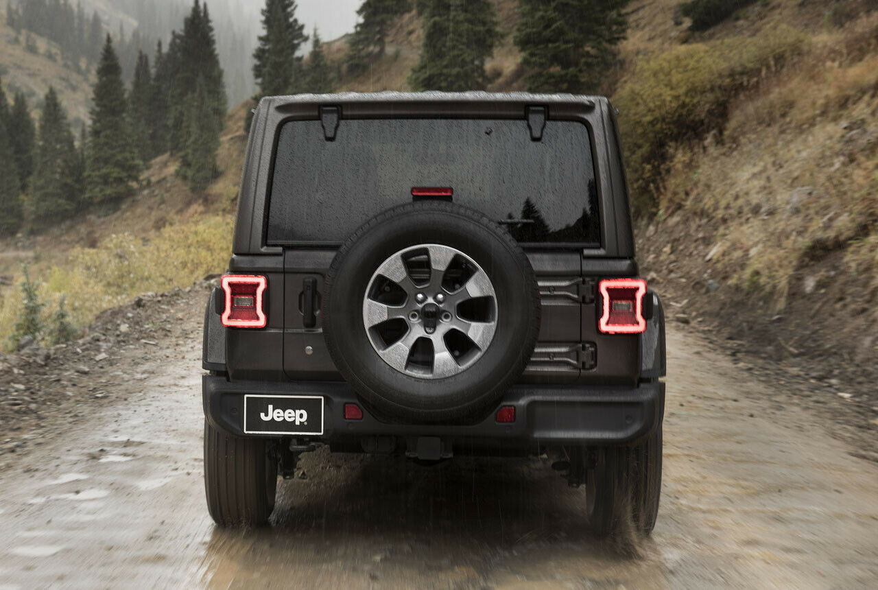 Typisch Jeep Wrangler, das Ersatzrad am Heck: Der Wrangler Sahara