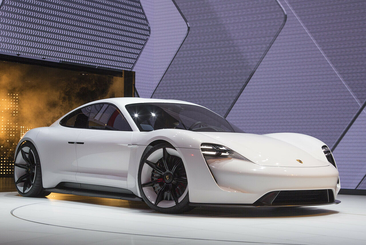 Der Porsche Mission E war einer der Stars der IAA Frankfurt im Jahr 2015. Die Premiere des Serienfahrzeuges wird für 2020 erwartet