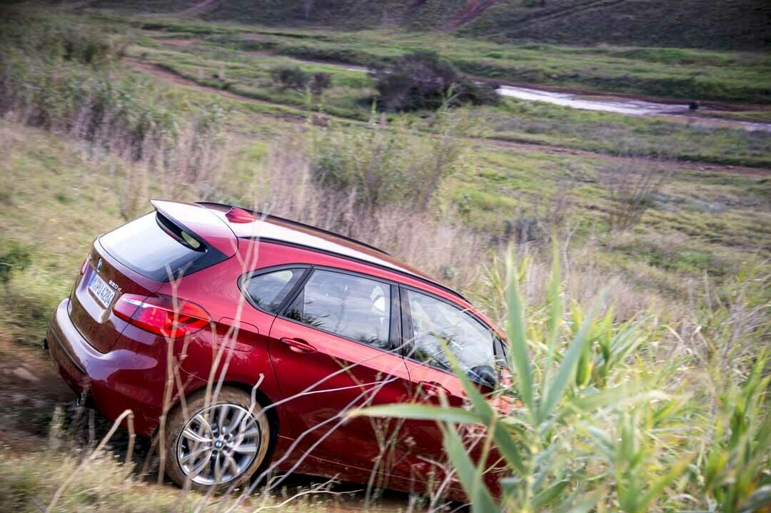 Durch den Matsch und über Geröll: Der Allrad-Antrieb reagiert schnell und gut