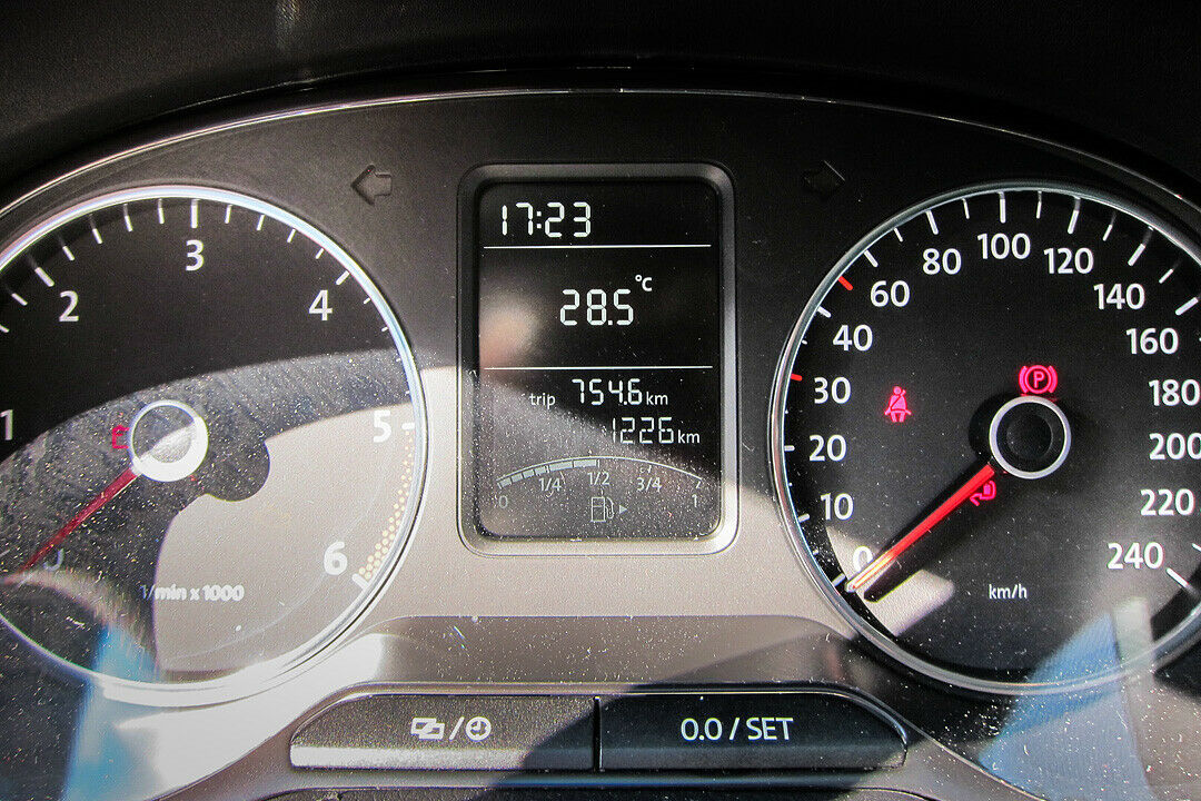 Tankstopp in Insbruck: Nach 755 km passen 28 Liter Diesel in den 45 Liter großen Tank
