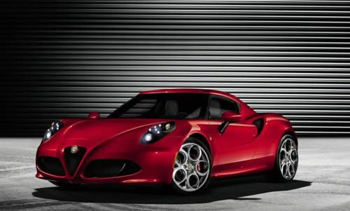Mit wenigen neuen Bildern wollen die Italiener die Wartezeit auf den Alfa Romeo 4C verkürzen.