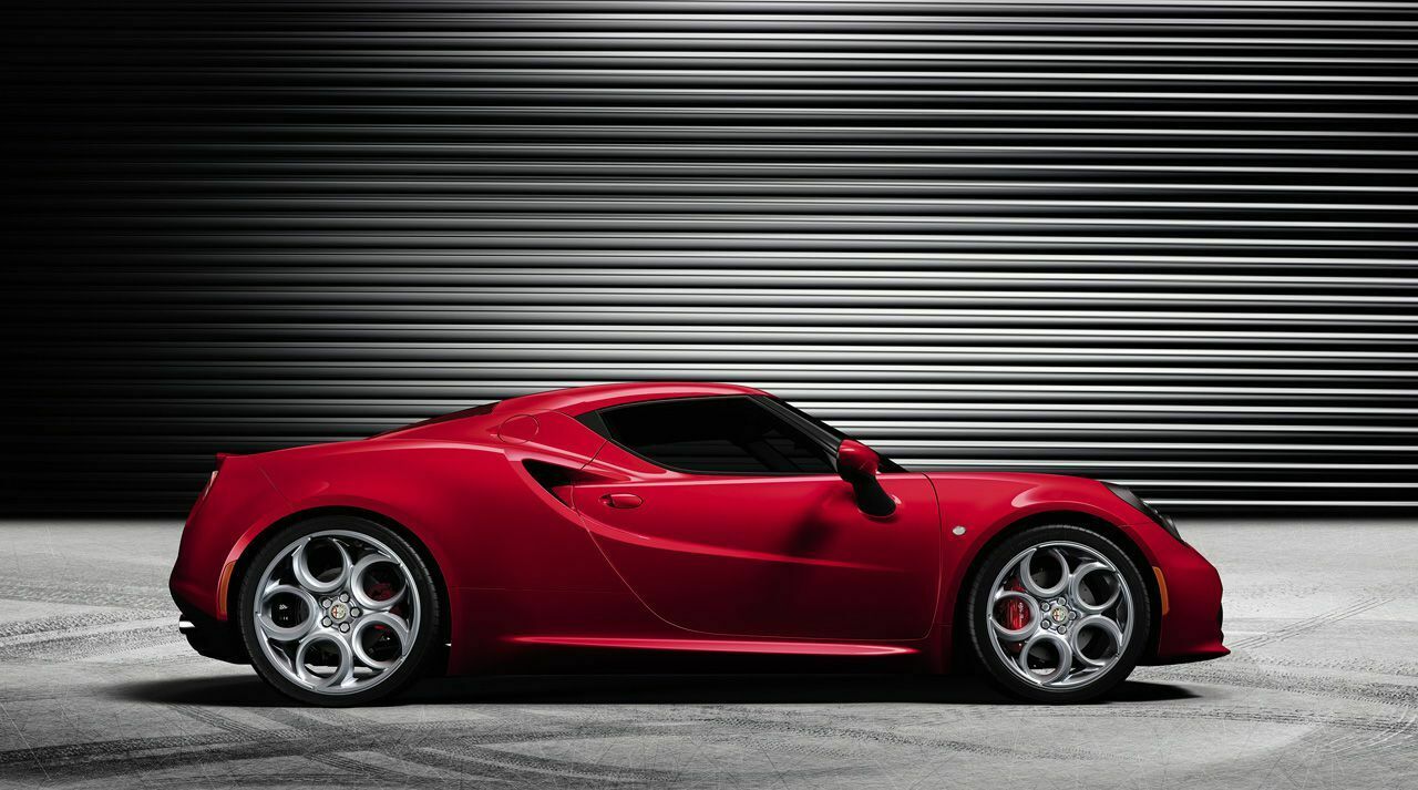 Flache Mittelmotor-Silhouette: Der Alfa Romeo 4C wird ganz klar ein Sportwagen.