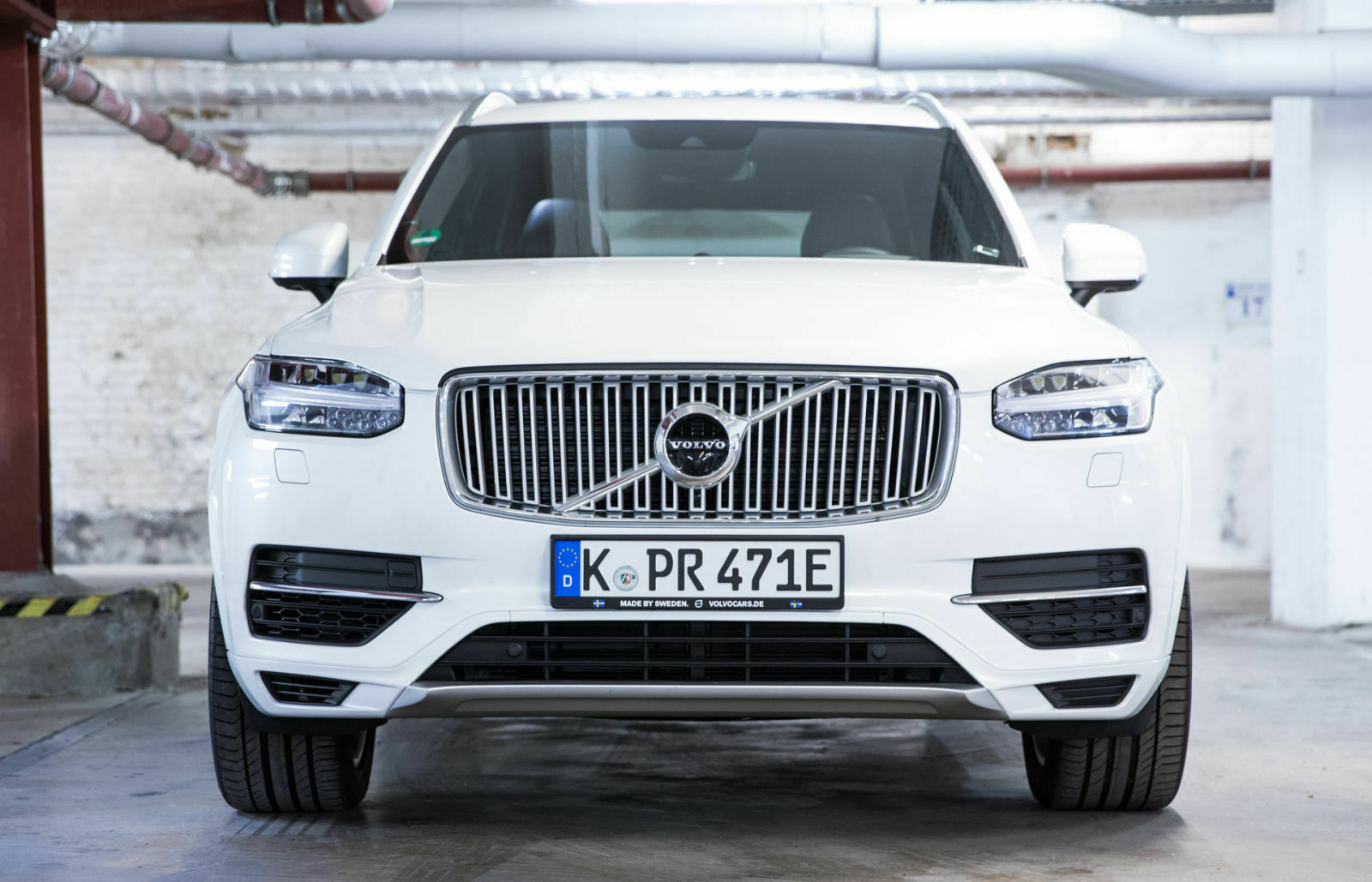 Voll-LED-Scheinwerfer mit Kurvenlicht und Fernlichtassistent kosten im Volvo XC90 980 Euro Aufpreis