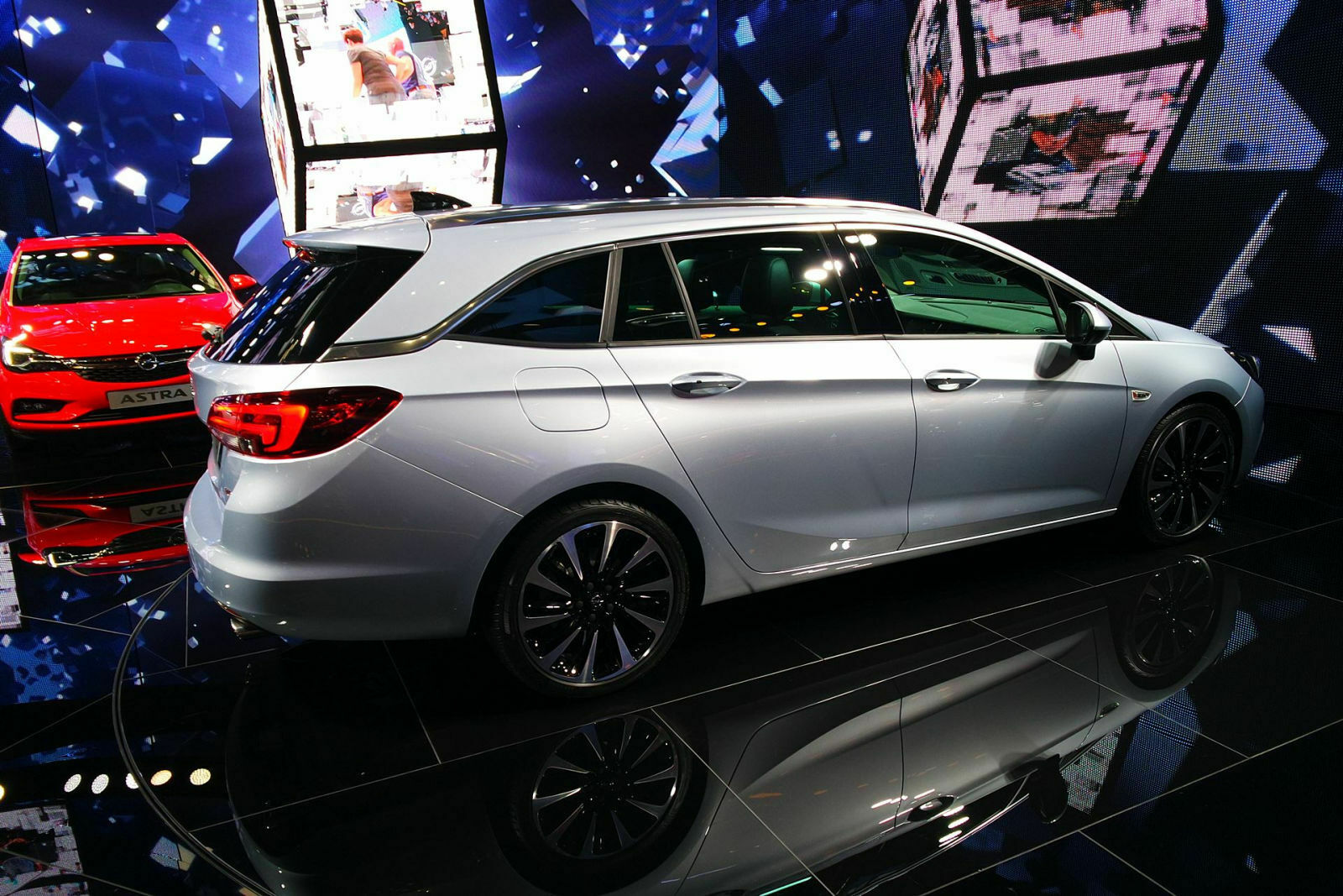 Der Astra wird kleiner und bietet trotzdem so viel mehr