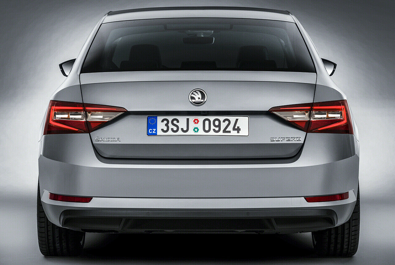 Über Design kann man viel schreiben. Dieses Heck wirkt, vor allem im Vergleich zum Vorgänger