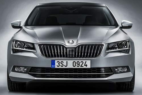 Kluge Menschen mit spitzer Zunge formulieren ihre Meinung über die Front des neuen Skoda Superb so: Er würde dem besseren, noch nicht entwickelten Audi A6 ähneln
