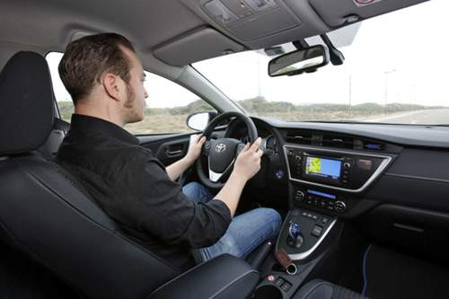 Wer den Hybrid fährt, muss keine Abstriche machen. Auch nicht bei der Fahrdynamik.