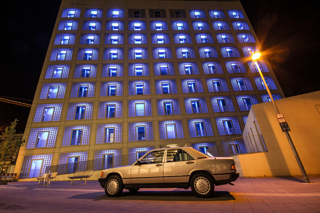 Der 190er vor der Stadtbibliothek Stuttgart im Europaviertel