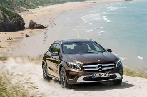 Mit Allrad kein Problem für den GLA: Fahren auf Sand