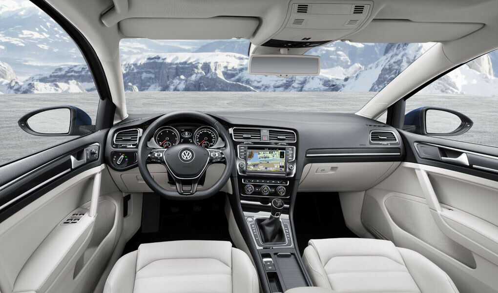 Wertiges Cockpit. Der Variant kommt serienmäßig mit Touchscreen.