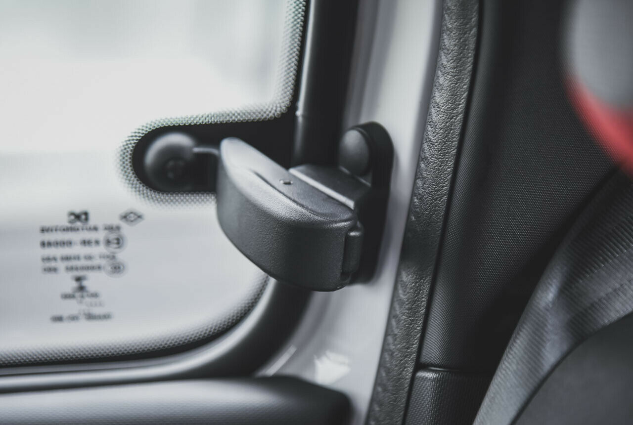 Ausstellfenster kosten und wiegen weniger - und sind deshalb häufig in günstigen Autos zu finden