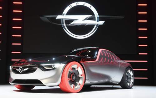Genfer Salon 2016: Die Rüsselsheimer zeigten eine Studie für einen neuen Opel GT. Ein Fall für die Schublade - erst recht nach dem Verkauf an PSA