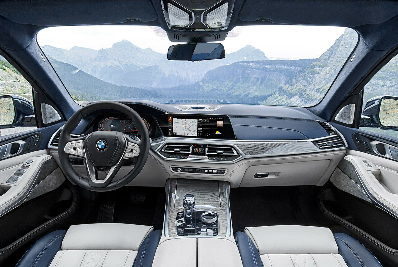 BMW baut im X7 serienmäßig das Live Cockpit Professional mit digitaler Instrumentenanzeige ein