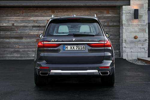 Selbst mit voller Bestuhlung kann der BMW X7 noch 326 Liter Gepäck im Kofferraum unterbringen