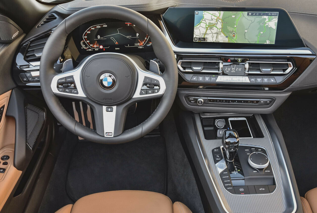 Das digitale Instrumenten-Display und der Bildschirm fürs Infotainment rücken beim neuen Z4 eng zusammen