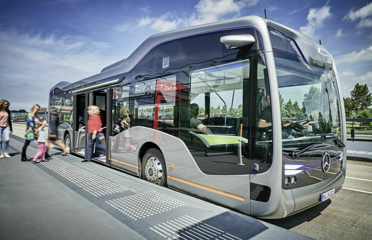 Mercedes-Benz Future Bus: Spätestens 2020 wollen die Stuttgarter mit einem teilautonomen Bus in Serie gehen