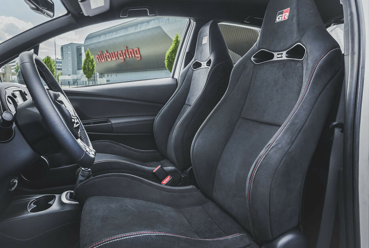 Die Boshoku-Sportsitze bieten sportlichen Look, mit der hohen Sitzposition aber nur bedingt sportliches Feeling