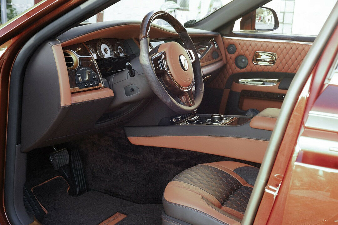 Ob Leder, Alcantara, Holz, Carbon, oder Aluminium, bei der Ausstattung des Innenraum setzt die Sattlerei von Mansory keine Grenzen