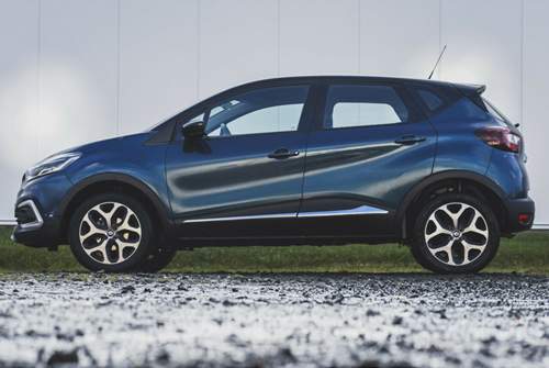 Der Renault Captur misst 4,12 Meter in der Länge und hat natürlich mehr Bodenfreiheit als der Bruder Clio