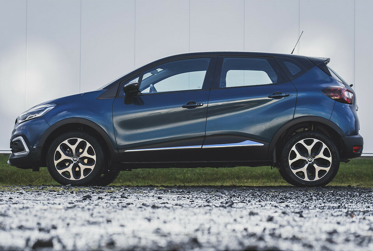 Der Renault Captur misst 4,12 Meter in der Länge und hat natürlich mehr Bodenfreiheit als der Bruder Clio
