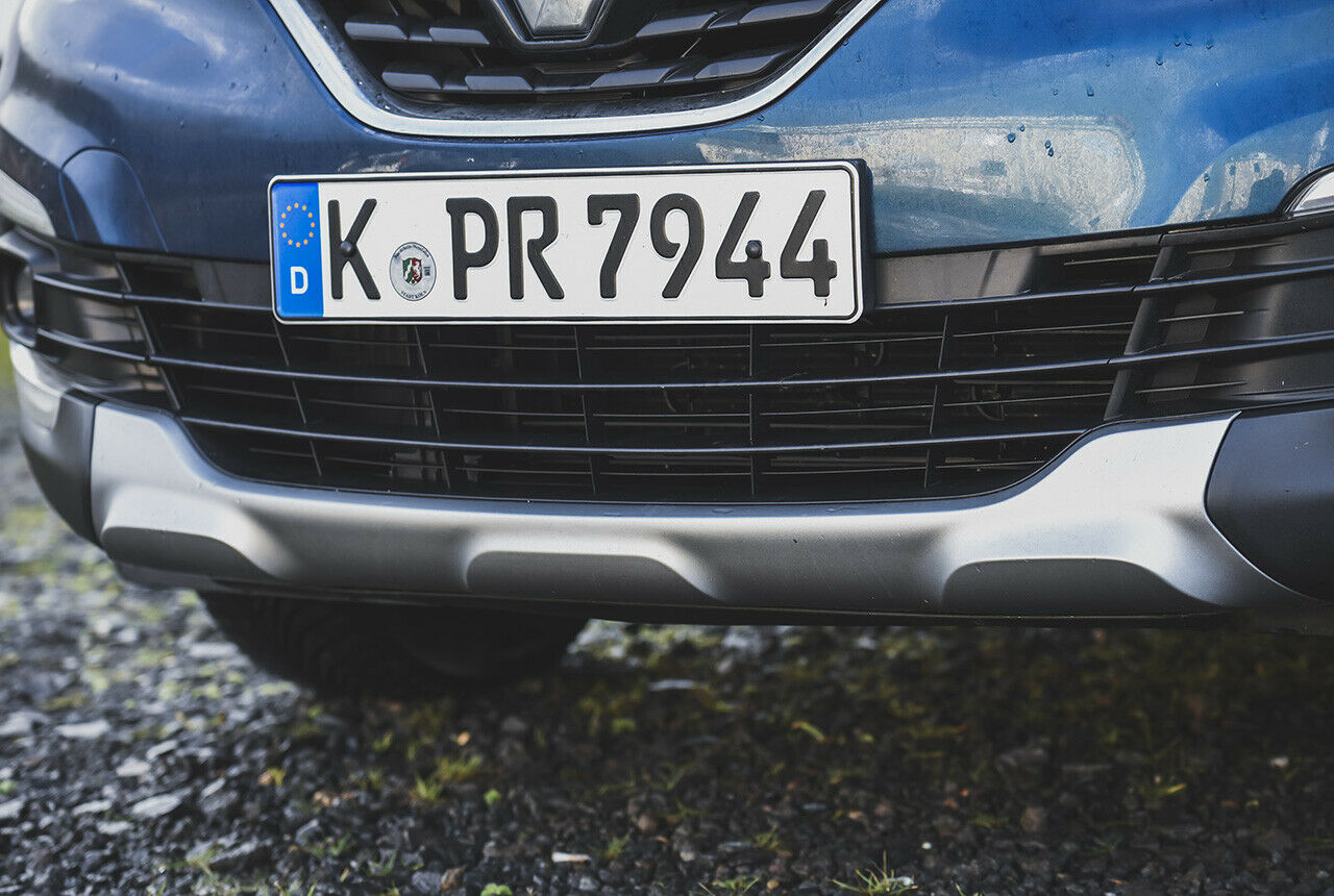 Der Unterfahrschutz des Renault Captur ist nur Show, im Gelände hat das kleine SUV keine besonderen Fähigkeiten