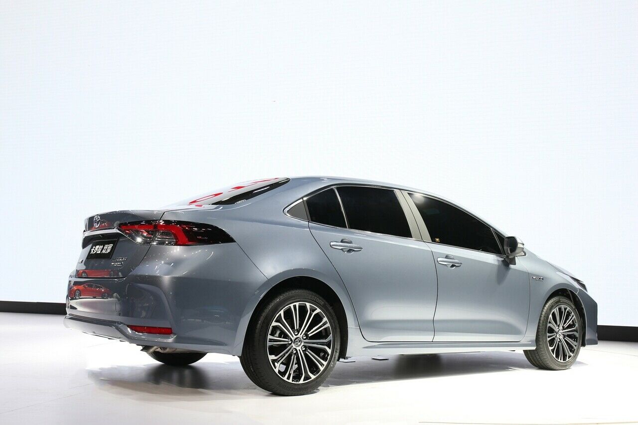 Toyota Corolla Stufenheck: Das neue Modell basiert auf Toyotas modularem TNGA-Baukasten