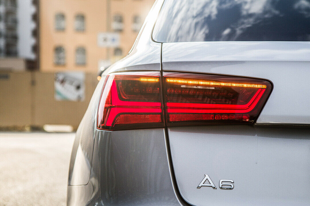 Nettes Detail: Die LED-Blinker des A6 wischen von innen nach außen
