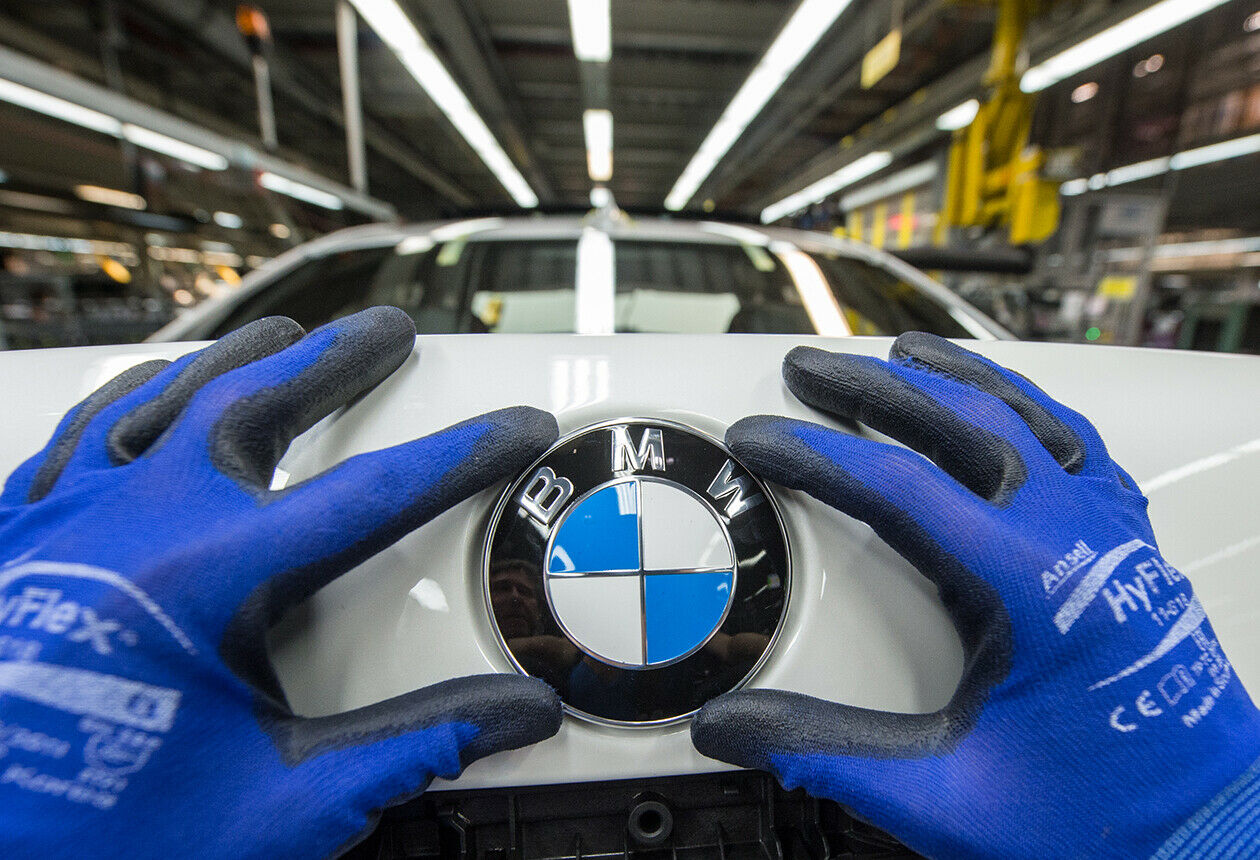BMW will lieber auf den Neuwagen-Kauf nochmals 3.000 Euro drauflegen, statt Fahrzeuge nachzurüsten