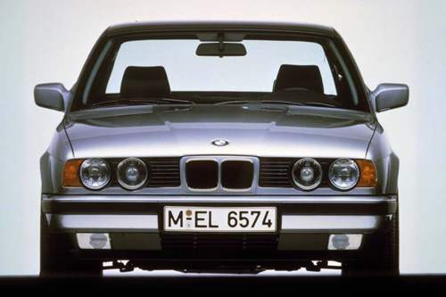 Bei der dritten Generation des BMW 5er führte BMW den Touring ein