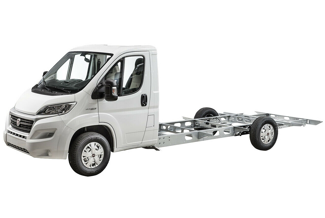 Der Fiat Ducato bekommt ein verlängertes Fahrgestell. Mehr Gewicht kann der italienische Transporter jetzt auch tragen