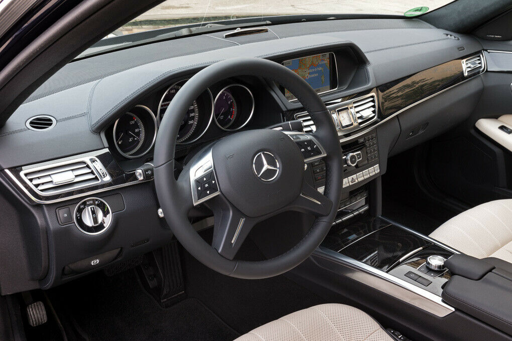 Cockpit: Mercedes E 400 in der Ausführung Elegance