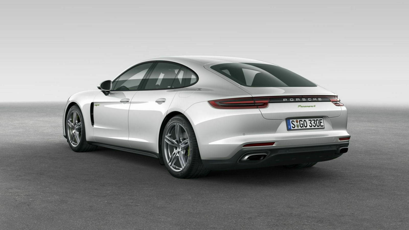 Das schöne Heck des neuen Panamera kennen wir schon. Beim Panamera 4 E-Hybrid unterscheidet es sich nicht von den anderen Motorisierungen