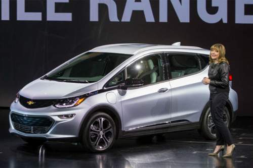 Mary Barra präsentiert in Las Vegas den Chevrolet Bolt
