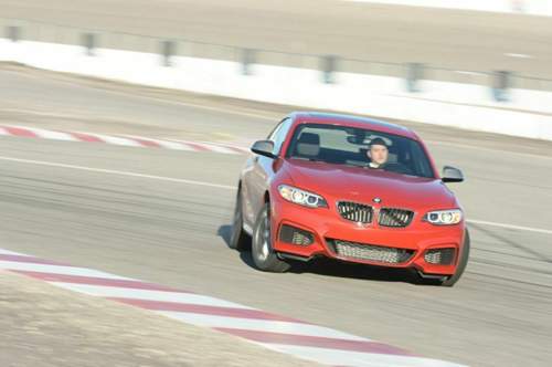 Philipp testet das neue M235i Coupé. Der Handling-Test? Klar bestanden