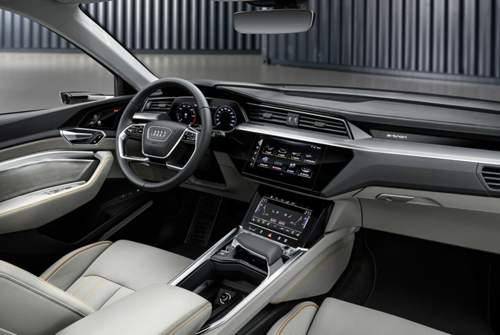 Das große Navi, Virtual Cockpit und Online-Funktionen sind im E-Tron serienmäßig dabei
