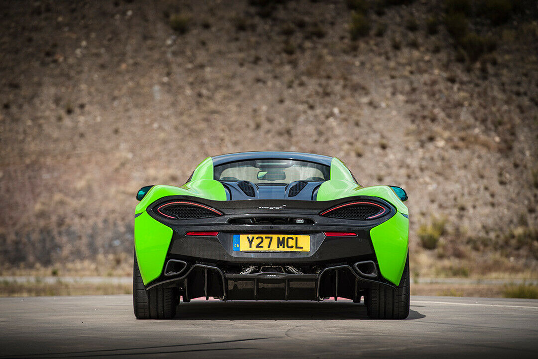 Fast schon zu gewöhnlich für einen McLaren: Endrohre in der Heckschürze