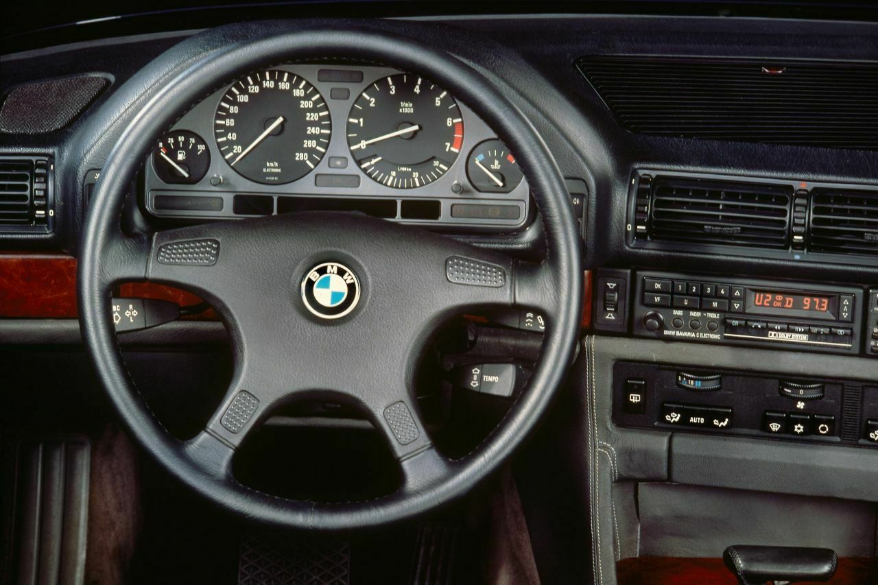 BMW 750i E32: Cockpit